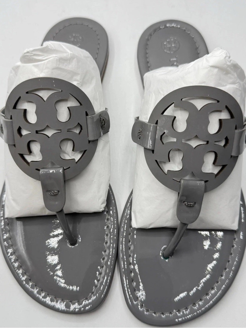 New Tory Burch Miller Patent Leather Sandals in Malta Gray Size 7.5 - Picture 2 of 12